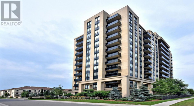 520 STEELES AVE W Vaughan, Ontario in Condos for Sale in Markham / York Region - Image 2