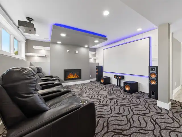Klipsch 5.2 Speaker / Surround Sound / Home Theatre & Subwoofers
