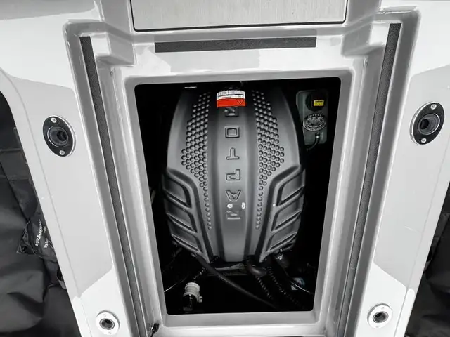 2025 Moomba Mojo in Powerboats & Motorboats in Edmonton - Image 14