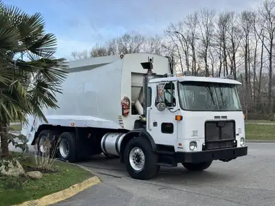 Abenante Motor Group (SK) 2010 Autocar Xpeditor Garbage Compactor Garbage Truck Cummins ISL 8.9L 345...