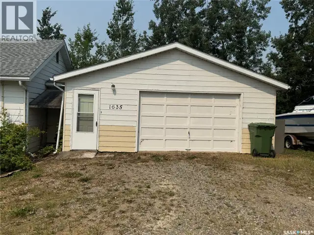 1635 Bay AVENUE N La Ronge, Saskatchewan in Land for Sale in La Ronge - Image 2