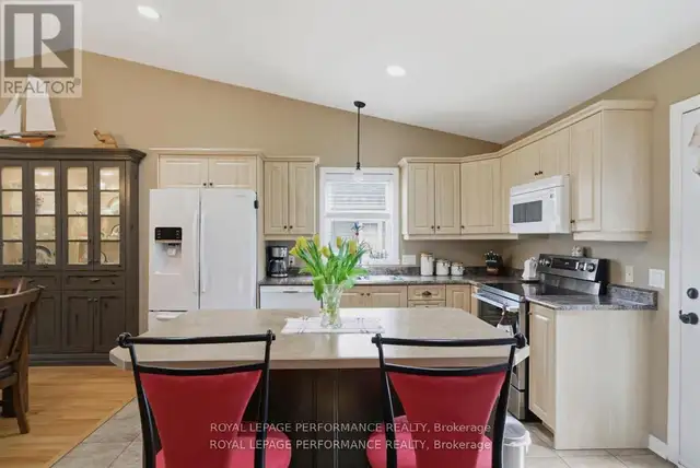 18353 LANA DRIVE South Glengarry, Ontario in Houses for Sale in Cornwall - Image 14