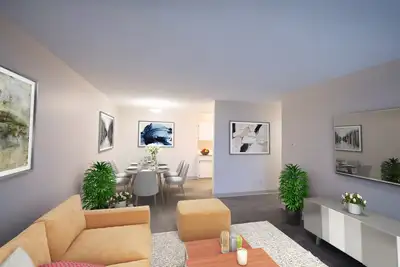 Convieniently located just one kilometer from the University of Manitoba, this Fort Richmond block i...