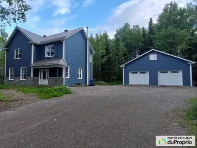 Magnifique propriété à vendre à Macamic! Construction 2018 située sur un superbe grand terrain boisé...