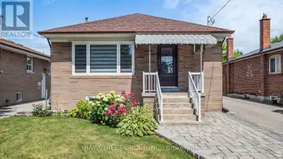 Fully renovated 3+2 bedroom detached bungalow on a premium lot in the desirable Rustic / Maple Leaf...