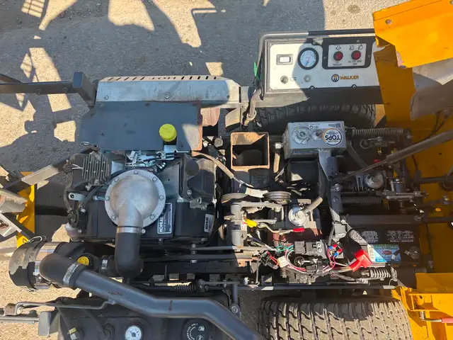 Walker Mower for sale in Lawnmowers & Leaf Blowers in Cambridge - Image 5