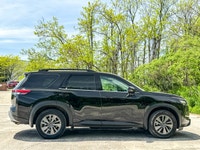 3.5L V6 Engine with 4x4 Drivetrain - Panoramic Sunroof for a Bright Interior - 360 Camera - Heated S... (image 3)
