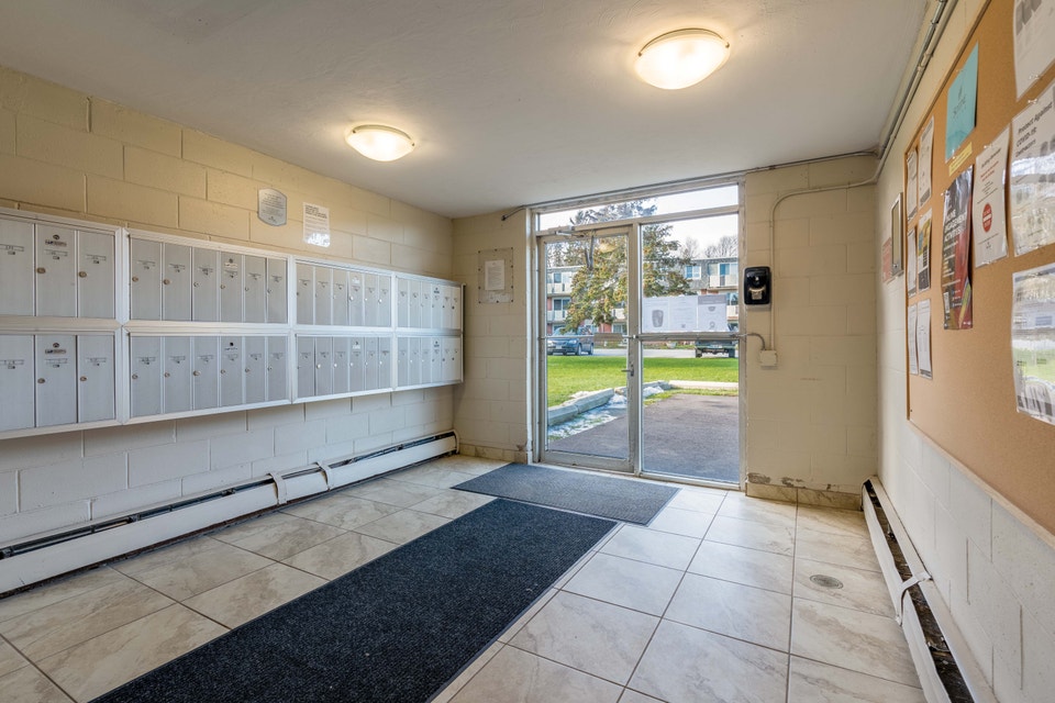Huron Manor Apartments - 1 Bedroom, 1 Bath B Apartment for Rent 4