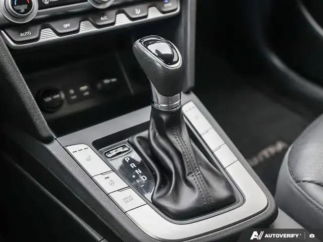 2020 Hyundai Elantra Luxury in Cars & Trucks in London - Image 22