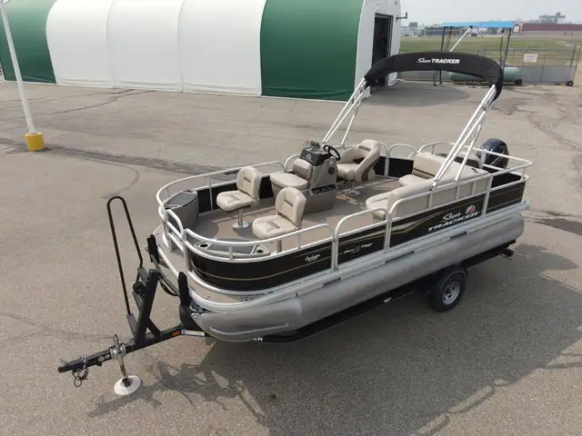 2020 SUNTRACKER Bass Buggy 18 DLX Mercury 40 4Stroke Command Thr in Powerboats & Motorboats in Prince Albert - Image 4