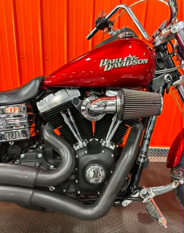 2012 Harley-Davidson Dyna / FXR 2012 HARLEY DAVIDSON STREET BOB in Street, Cruisers & Choppers in Moncton - Image 3