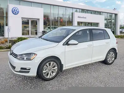 This Volkswagen Golf boasts a Intercooled Turbo Regular Unleaded I-4 1.8 L/110 engine powering this...