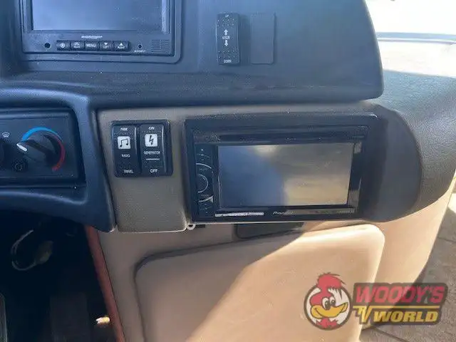 2015 FLEETWOOD EXCURSION 33D in RVs & Motorhomes in Red Deer - Image 13