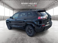 HEATED FRONT SEATS, HEATED STEERING WHEEL, REMOTE ENGINE START, POWER LIFTGATE, TRAILER SWAY CONTROL... (image 4)