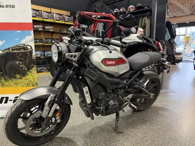 2019 Yamaha XSR900G SE ABS À vendre chez Maximum Powersports Hawkesbury ! Découvrez ce superbe 2019...