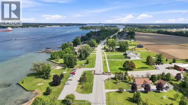 3932 St Clair PARKWAY Port Lambton, Ontario in Houses for Sale in Chatham-Kent - Image 36