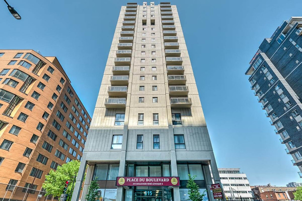 Place Du Boulevard Apartments - Bachelor available at 315 East R in Long Term Rentals in City of Montréal