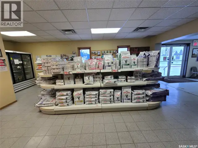 416 7TH AVENUE NW Weyburn, Saskatchewan in Commercial & Office Space for Sale in Regina - Image 5