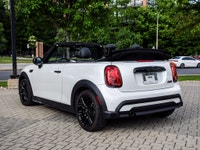 No Accidents Vehicle. Premier Line 2.0, Black Mirror Caps, Piano Black Exterior Trim. Finished in Na... (image 3)