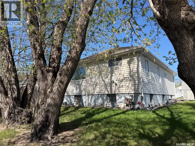 412 Main STREET Hudson Bay, Saskatchewan in Houses for Sale in Nipawin - Image 3