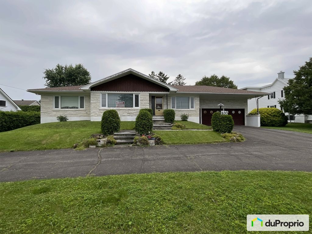 $695,000 - Bungalow for sale — photo 1