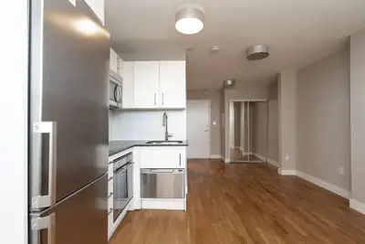 Renovated Bachelor at St. Clarens and Lansdowne - ID 1750