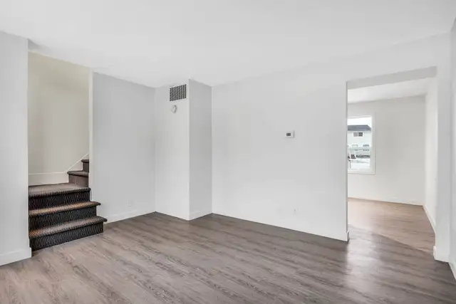 3 Bedroom Townhouse - 700 Gladmer Pk. in Long Term Rentals in Regina - Image 7