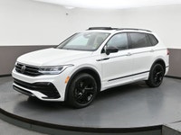 Eye-catching 19â€‘inch Auckland black alloy wheels and blackedâ€‘out exterior styling elements give... (image 3)