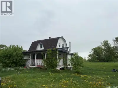 Escape to the peace and privacy of country living with this affordable acreage ideally located betwe...