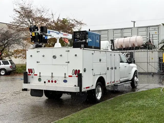 2024 Ram 5500 Heavy Duty Laramie 4x4 Crew Cab Cummins Service Tr in Heavy Trucks in Regina - Image 11