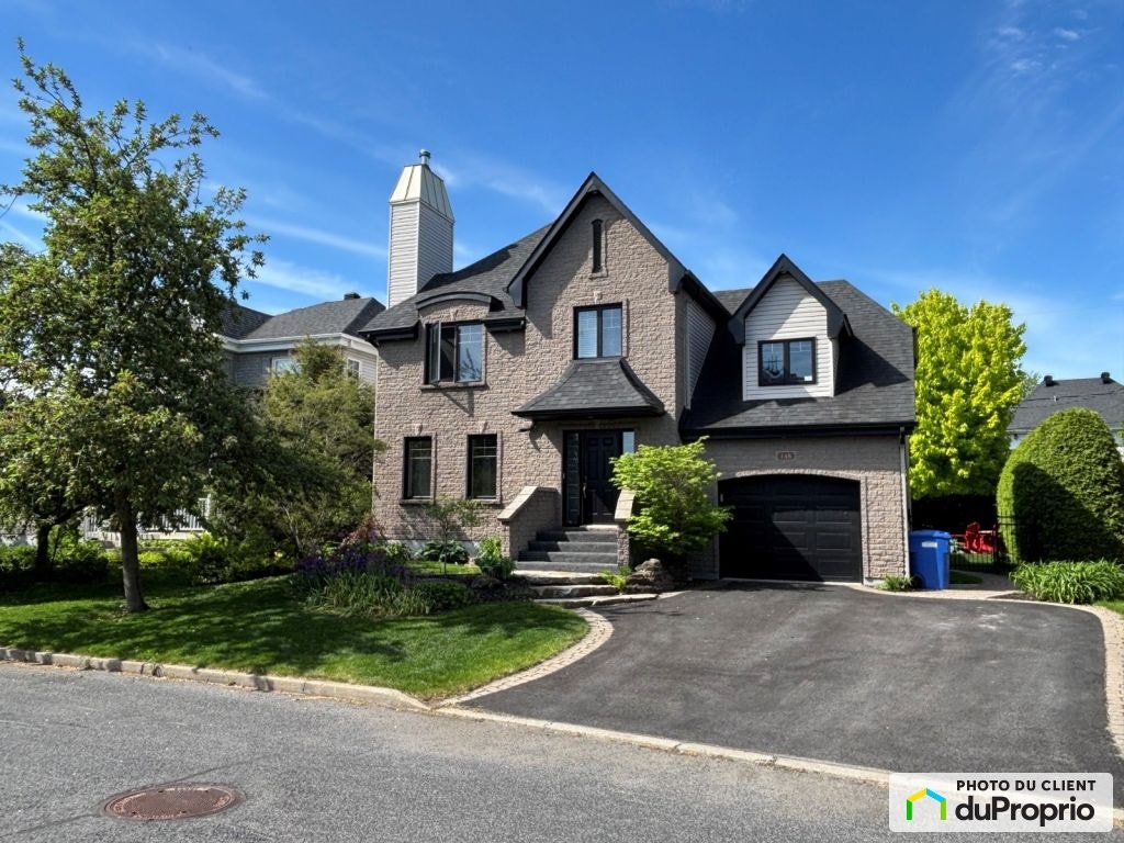 $965,000 - 3 Storey for sale in St-Basile-Le-Grand — photo 1