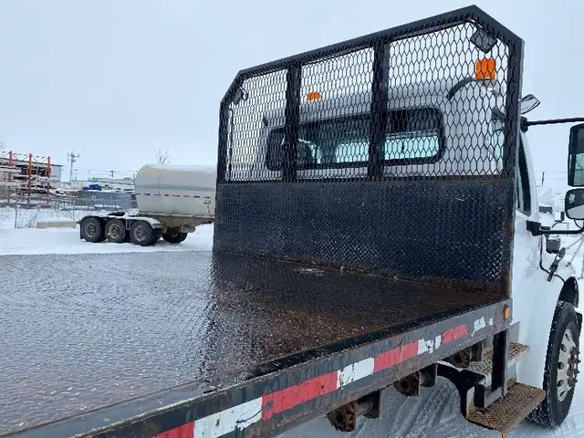 2019 Freightliner M2 FLATBED in Heavy Trucks in Saskatoon - Image 12