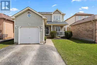 This is the place where your best memories begin. Welcome to 52 Moir Crescent - a beautifully mainta...