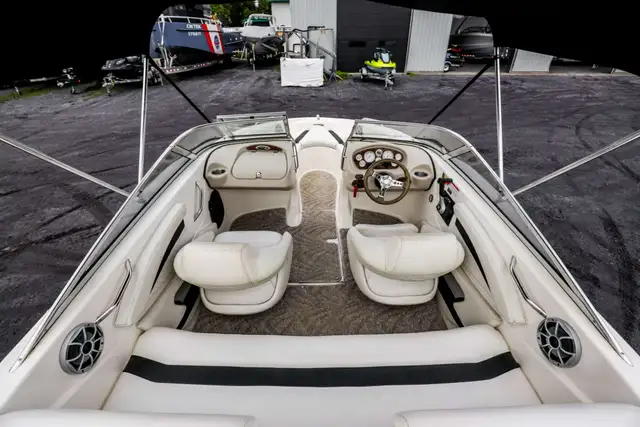 2009 Glastron GT185 in Powerboats & Motorboats in Rimouski / Bas-St-Laurent - Image 13