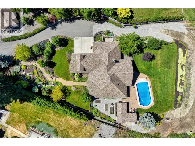 3672 Luxmoore Road Kelowna, British Columbia in Houses for Sale in Penticton - Image 11