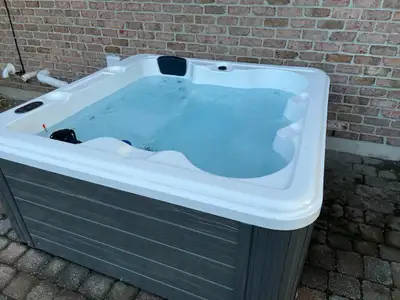 Brand New Hot Tub for Sale – Still in Original Packaging!, View more