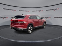 // ACCIDENT FREE!! // Meet the 2024 Volkswagen Atlas Cross Sport Highline 2.0 4WD, a stylish midsize... (image 7)