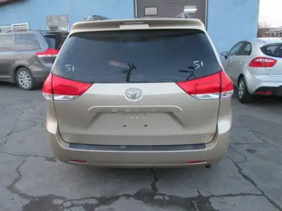toyota sienna 2011 le full clean no rust,7 seats ,camera,winter and summer tires,12 months warranty,...