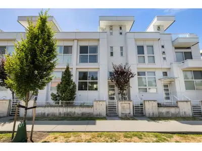 Beautiful ROOFTOP townhouse in the heart of Abbotsford footsteps to MILL LAKE! This modern home has...