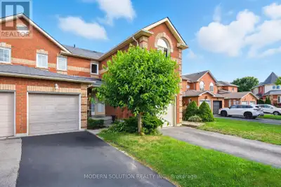 Step into this stunning 3-bedroom townhouse located in the highly sought-after Rolling Acres communi...