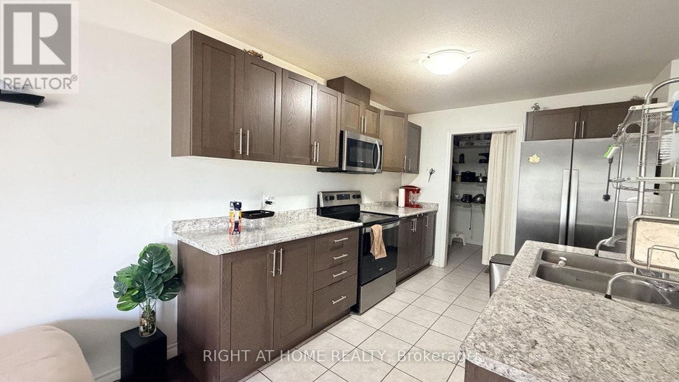 71 WOODEDGE CIRCLE Kitchener, Ontario 5