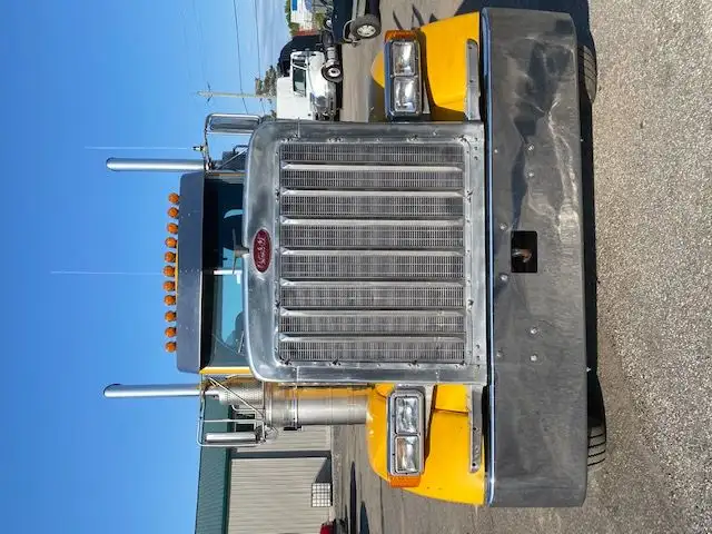2005 PETERBILT 379L in Heavy Trucks in Ottawa - Image 4