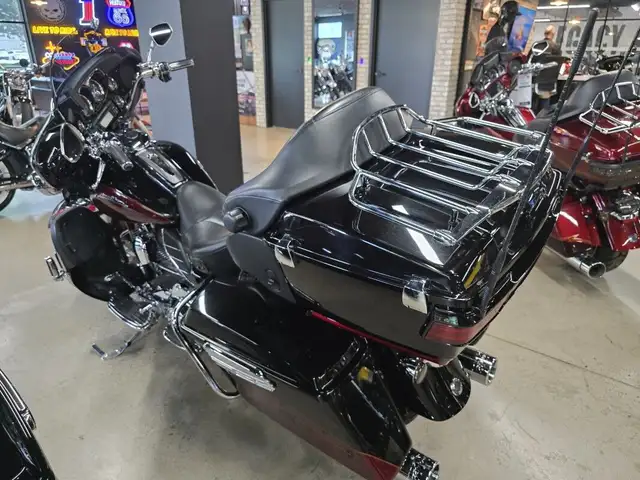 2011 Harley-Davidson CVO Ultra Classic Electra Glide in Street, Cruisers & Choppers in Markham / York Region - Image 6