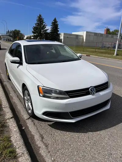 - Private sale, second owner - Selling my Jetta because I am leaving Canada, no trades. - I own it f...