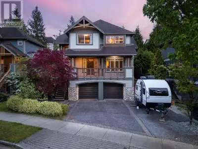 An Entertainer´s Dream - Stylishly Renovated with Extensive Upgrades! Welcome to this beautifully re...