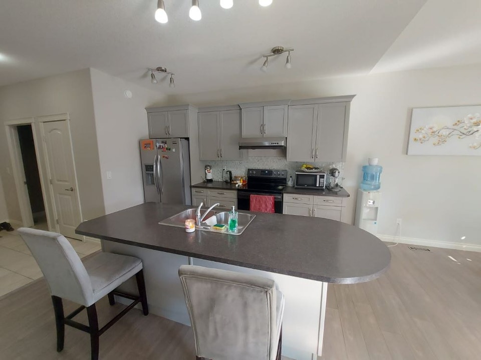 Spacious 4-Bedroom with 3.5 Bathrooms! 2