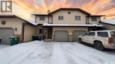Awesome townhouse for sale in the heart of Erindale! This home has had a truly amazing transformatio...