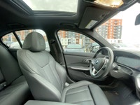 Le modèle 2020 de la BMW 3 Series dans la configuration 330i xDrive est équipé d’un moteur 4 cylindr... (image 5)