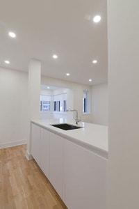 Renovated Akelius two bedroom apartment for rent. Located near Decelles Ave in the Cote-des-Neiges n... (image 8)