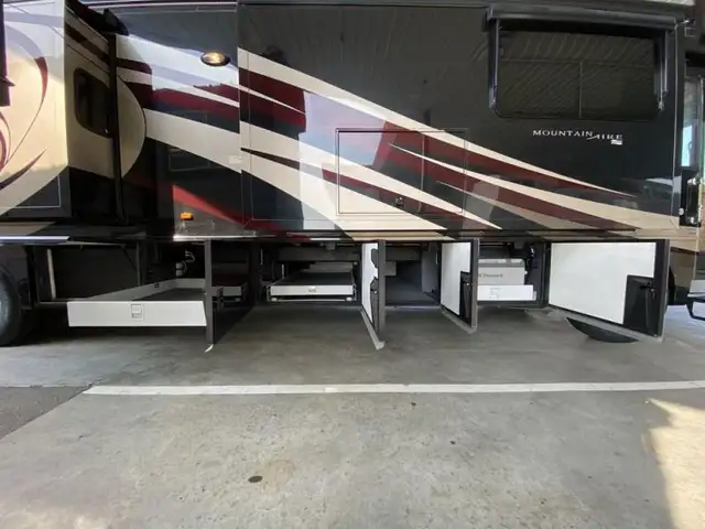 2014 Newmar Mountain Aire 4369 in RVs & Motorhomes in Abbotsford - Image 44